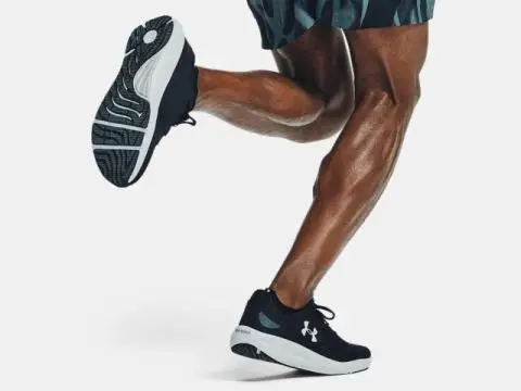 UNDER ARMOUR Deluxe Foam Բոթաս Mens, ORIGINAL, Кроссовки 40 ԱՄՆ-ից մատչելի գին